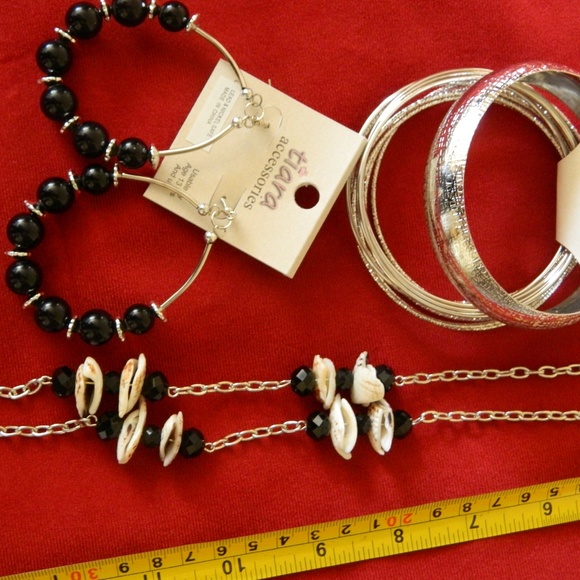 set of 3 necklace, earrings, bangle bracelets - Picture 4 of 8